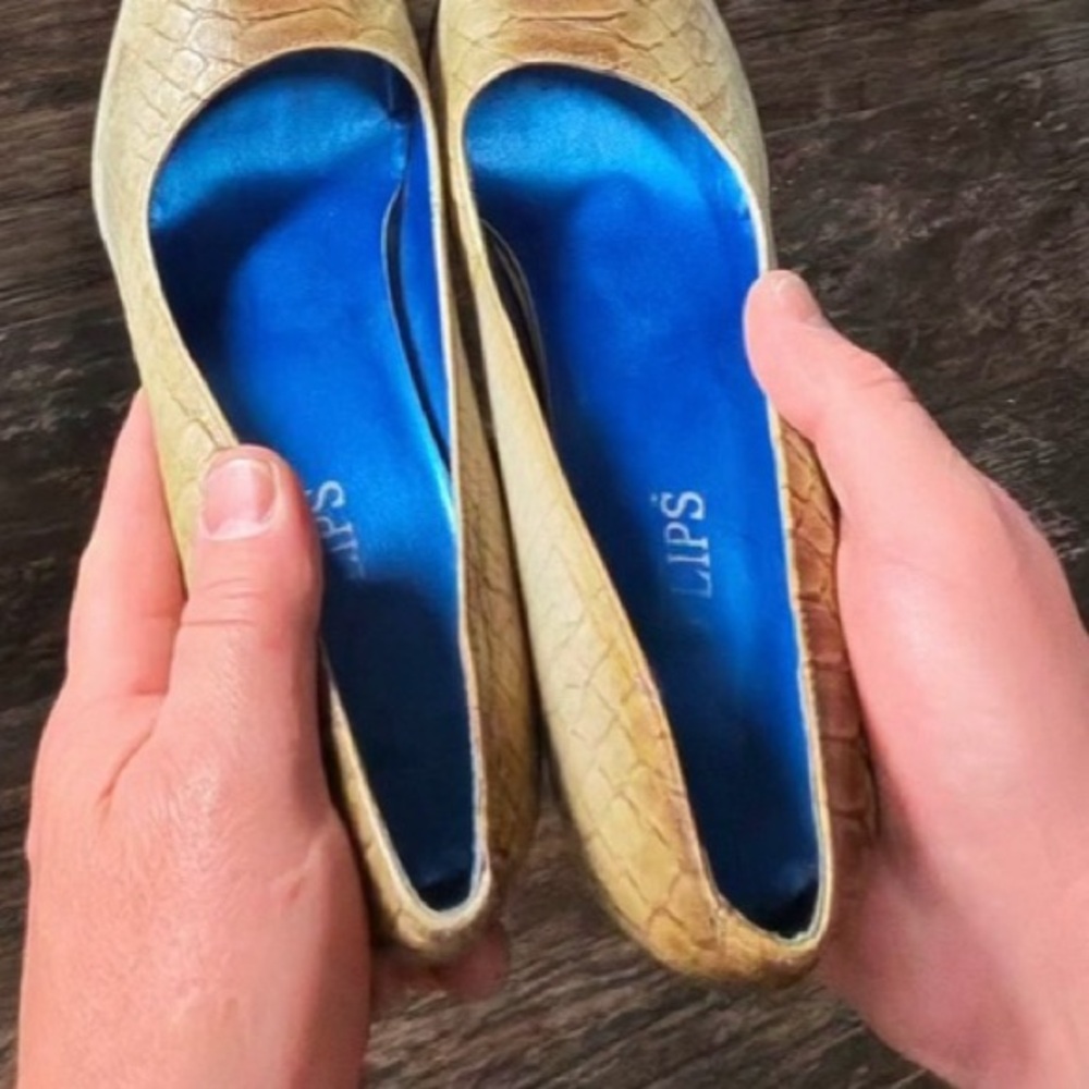 Two Lips Textured Tan Heels - Picture 6 of 6